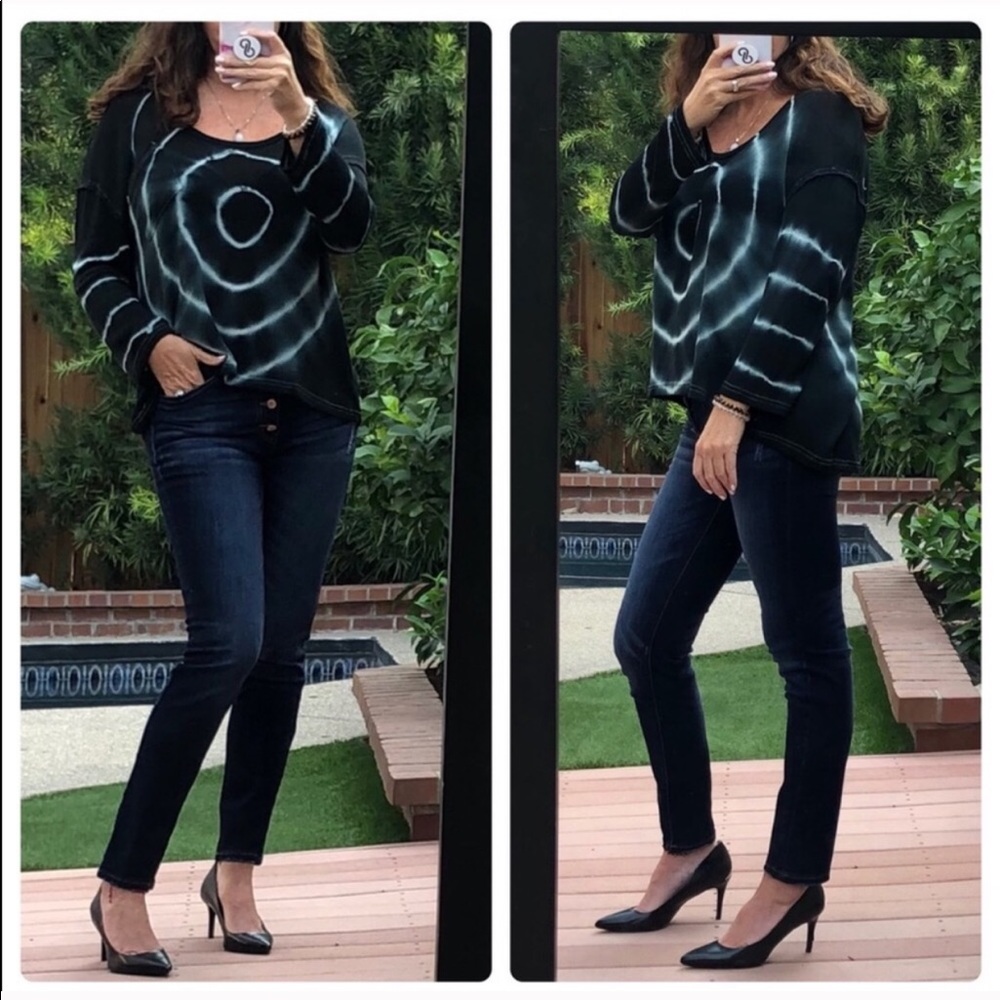 LAST3✨NAVY GALAXY SWIRL SWEATER